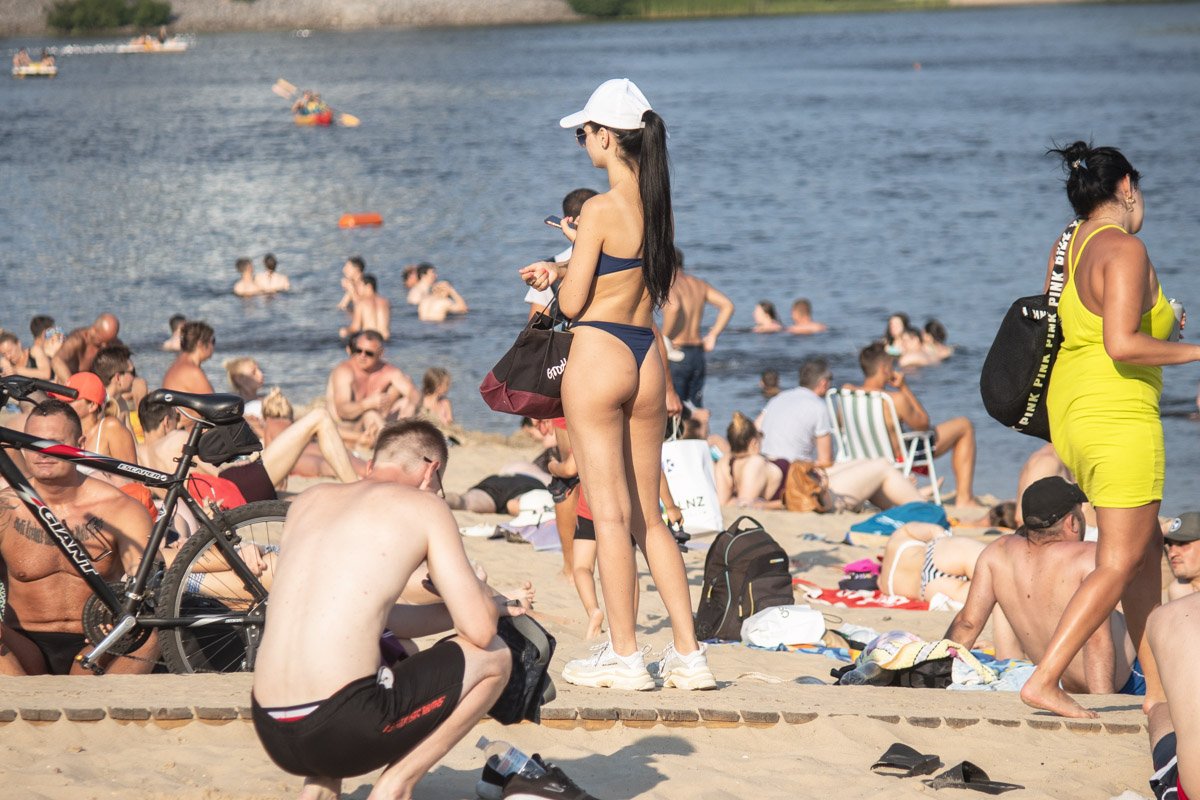 Последняя пляжная эротика Киева: как парни и девушки отдыхают в Гидропарке