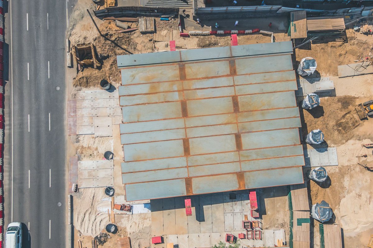 При такой погоде новая постройка раскаляется При такой погоде новая постройка раскаляется