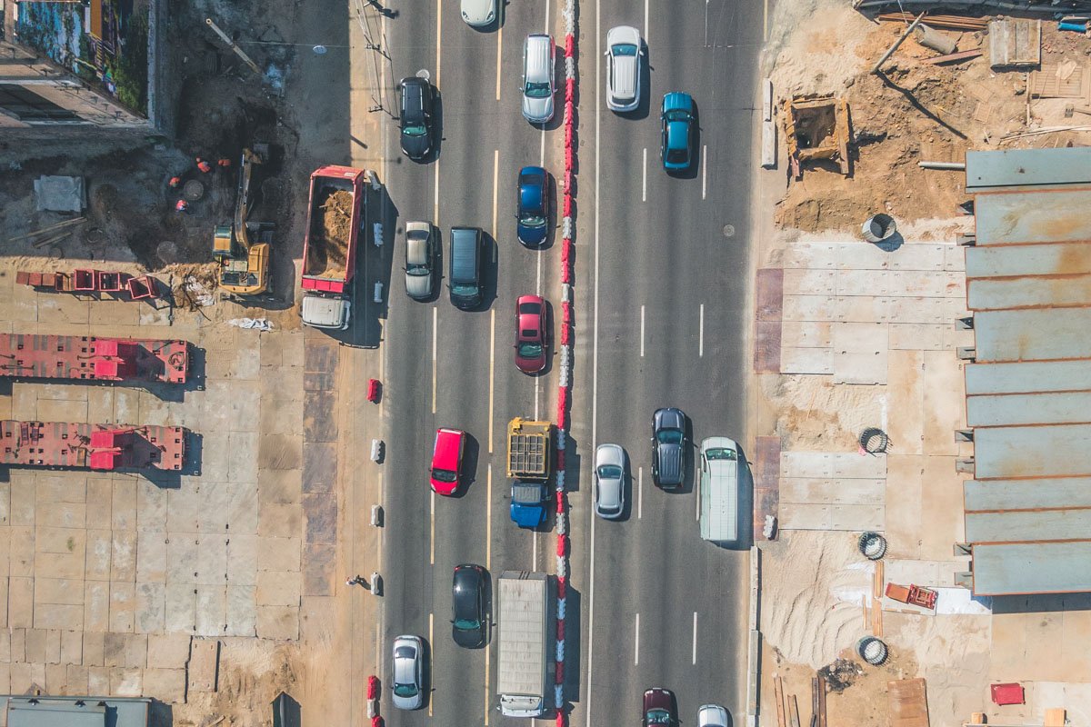 Скоро машины будут ездить на этом участке не под солнцем, а под новым мостом Скоро машины будут ездить на этом участке не под солнцем, а под новым мостом