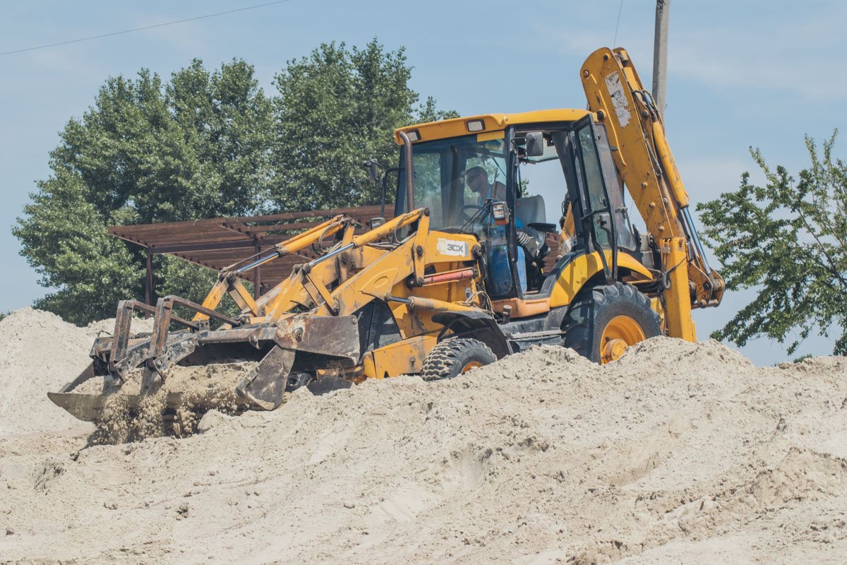 Строительная техника за работой