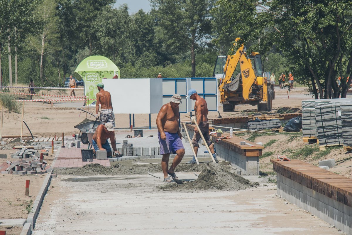 Строители стараются завершить ремонтные работы в срок