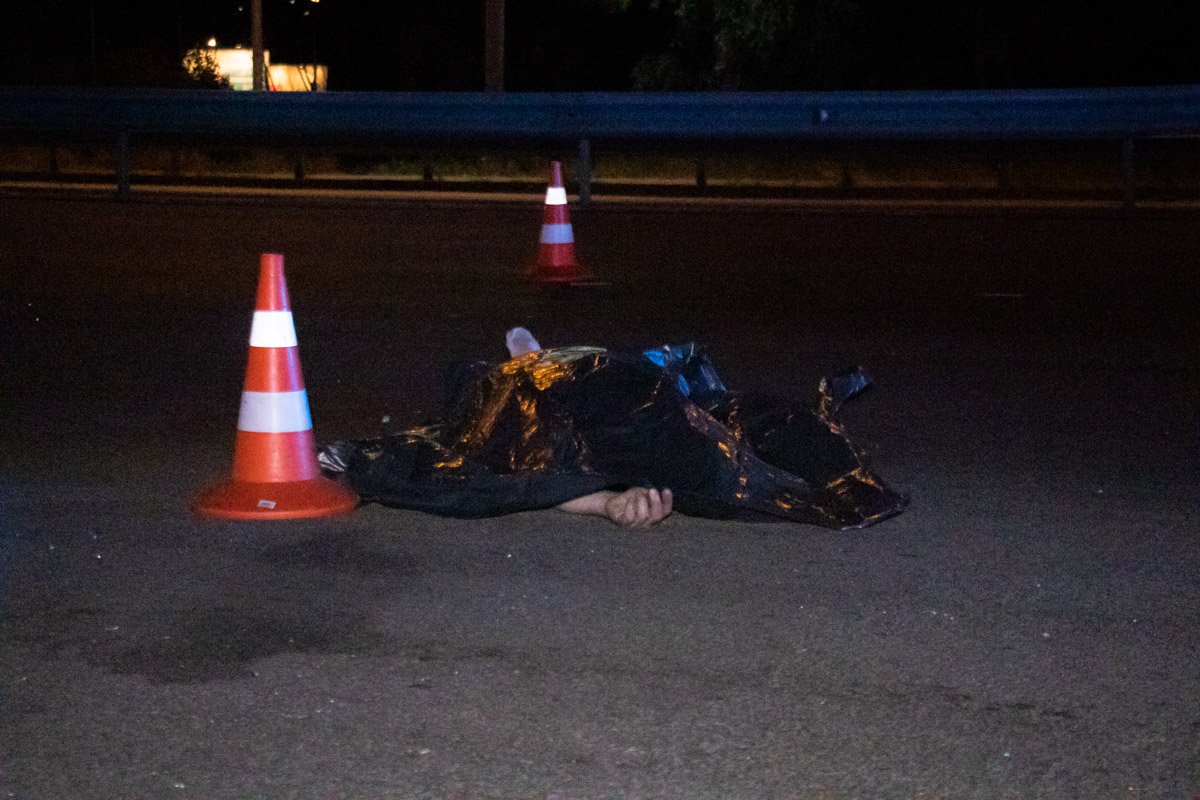 На Дарницком шоссе Honda сбила насмерть пешехода