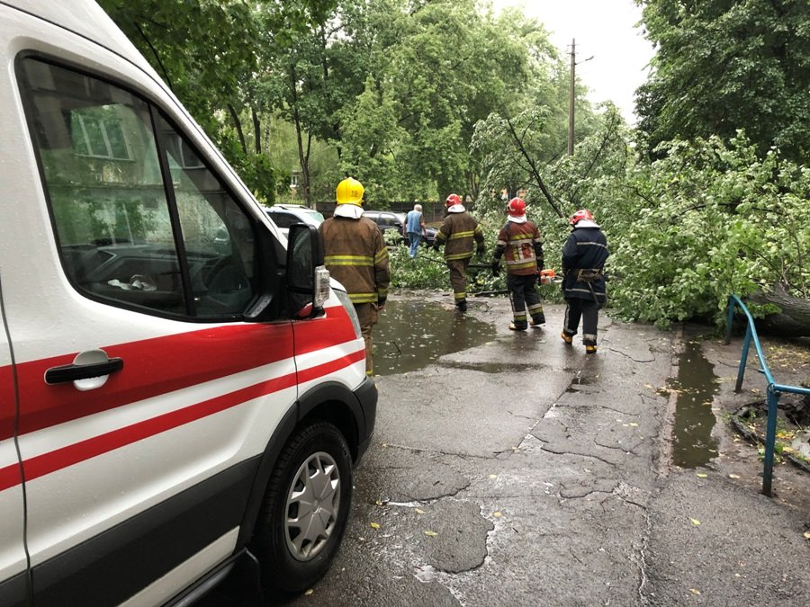 На Киев обрушился шторм: что происходит в столице в условиях непогоды. Хроника 17