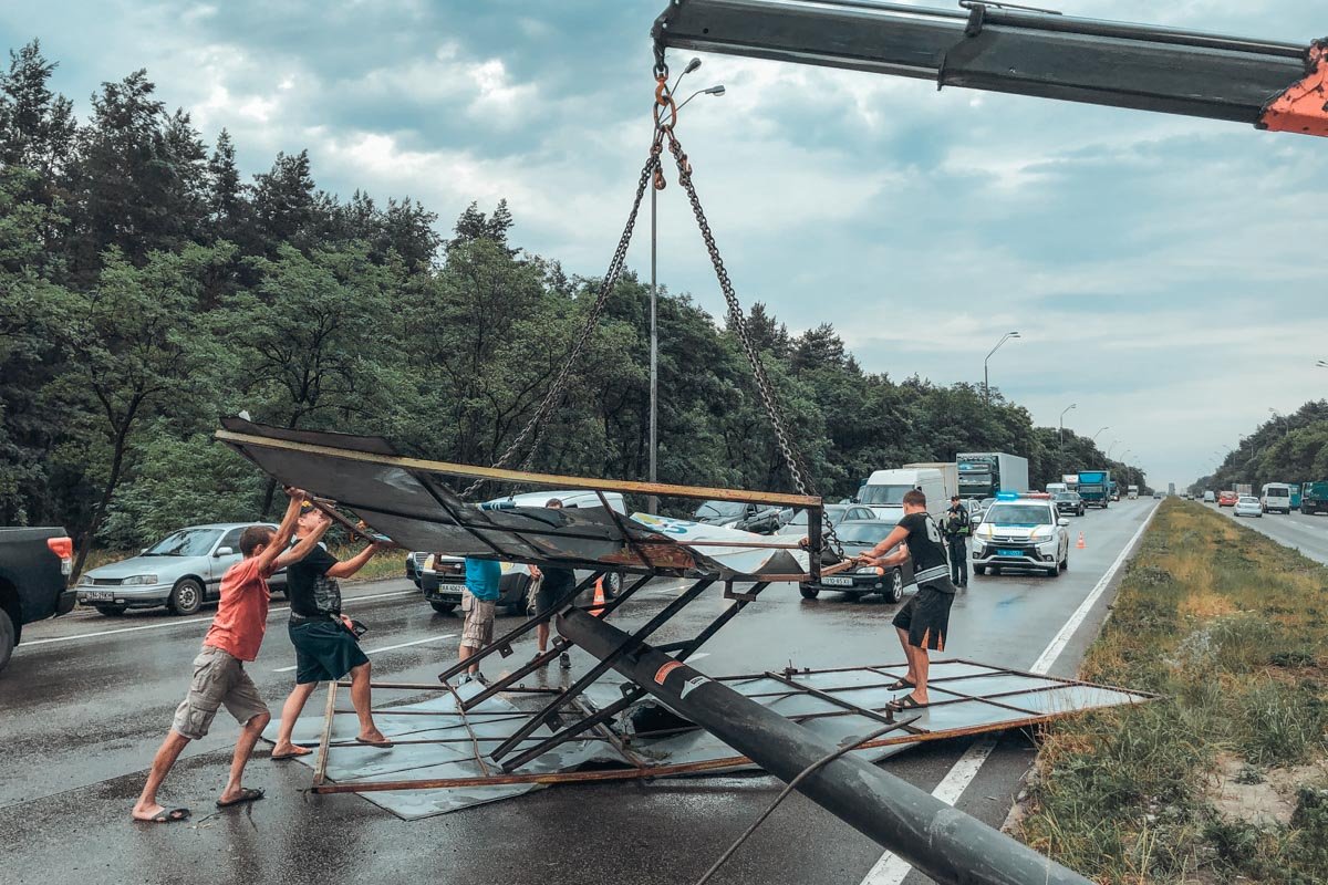 Через несколько часов дорогу освободили