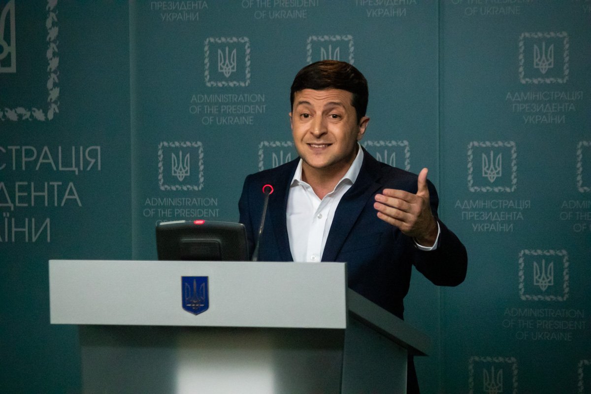 В четверг, 27 июня, в Киеве прошел экстренный брифинг Владимира Зеленского В четверг, 27 июня, в Киеве прошел экстренный брифинг Владимира Зеленского