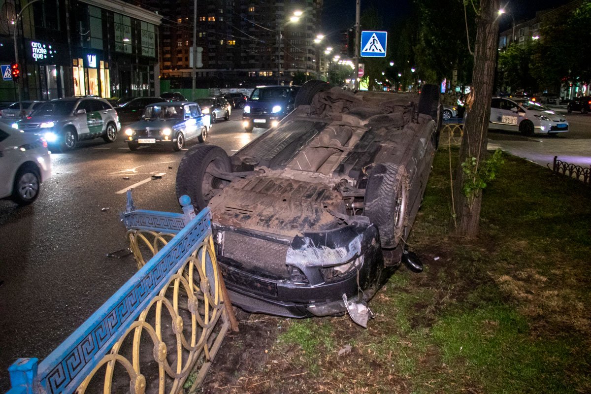 В Киеве на бульваре Леси Украинки произошло ДТП