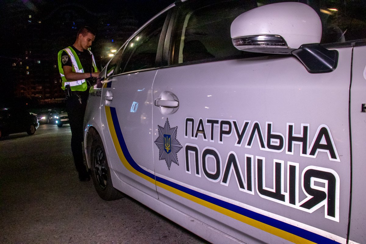 На месте работал экипаж патрульной полиции