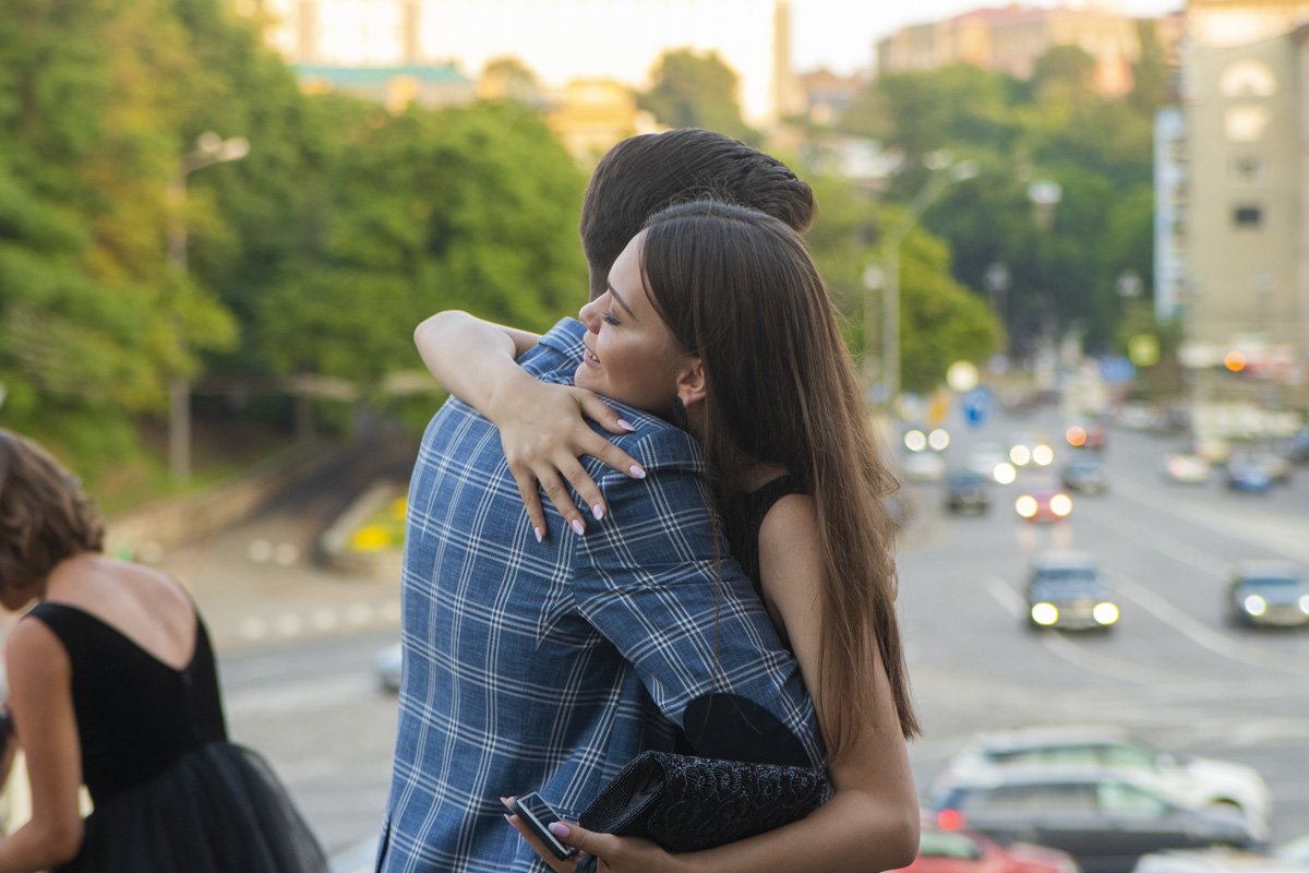 Причина грусти проста и понятна - ты прощаешься со своими друзьями