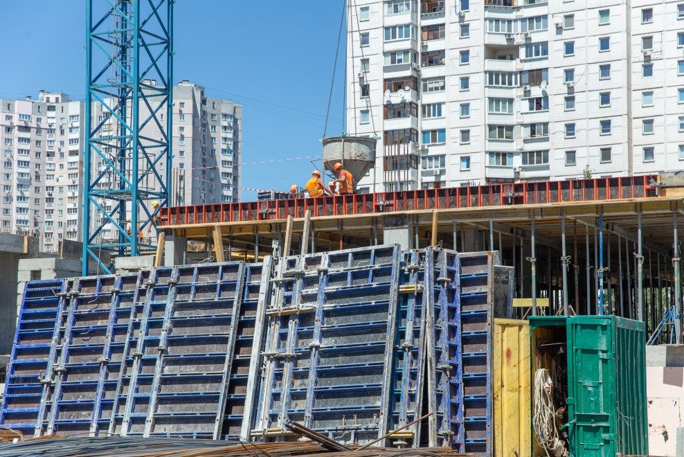 В двух районах столицы полным ходом идет строительство детских садов