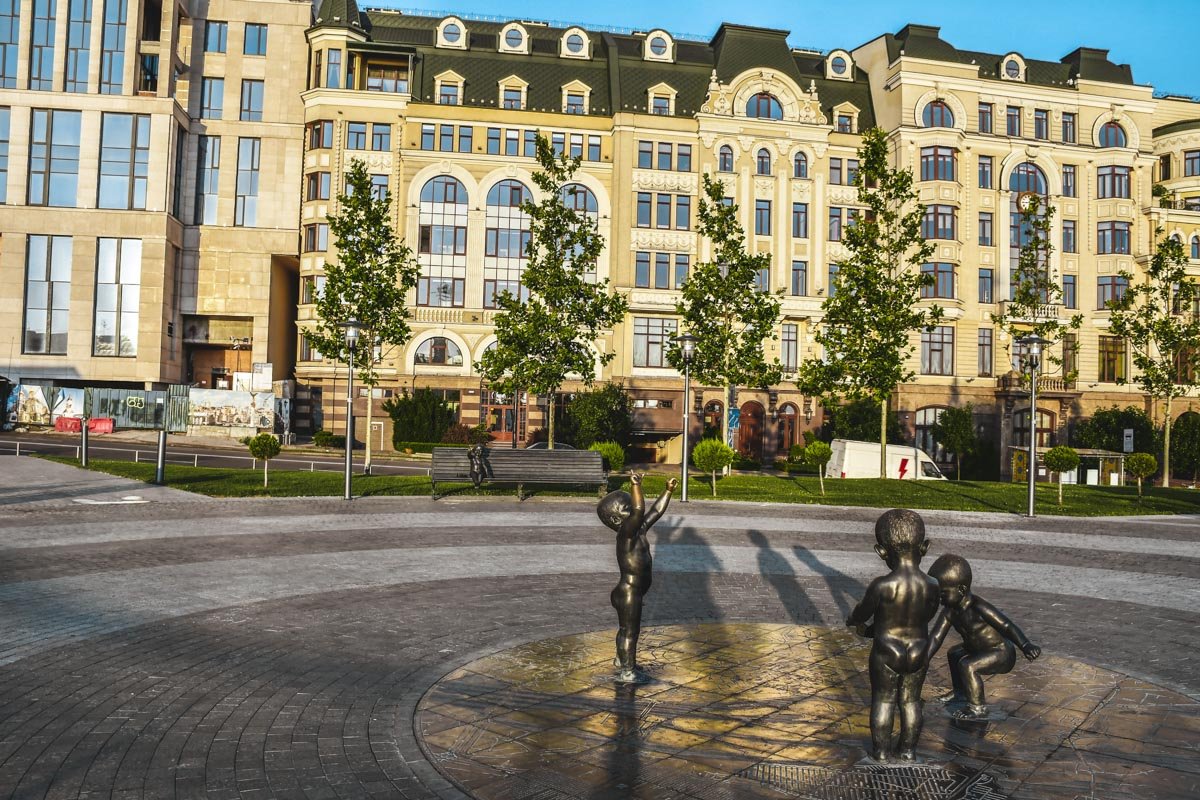 А в остальном вокруг только пустота и прекрасные виды города