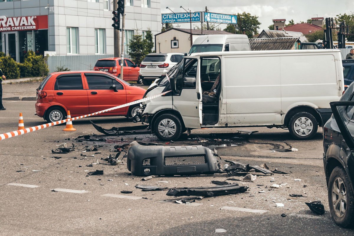 В пятницу, 28 июня, в Киеве произошла авария с участием двух автомобилей В пятницу, 28 июня, в Киеве произошла авария с участием двух автомобилей