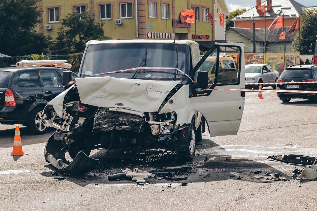 Ford Transit ехал в противоположном направлении и поворачивал на Газопроводную Ford Transit ехал в противоположном направлении и поворачивал на Газопроводную