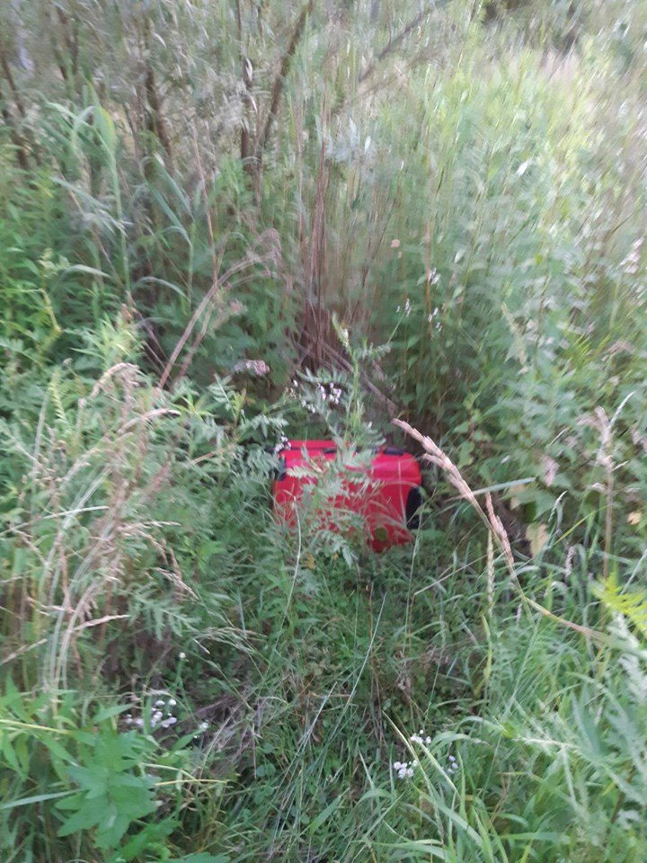 На окраине Черновцов прохожие обнаружили чемодан с телом мертвого мальчика На окраине Черновцов прохожие обнаружили чемодан с телом мертвого мальчика