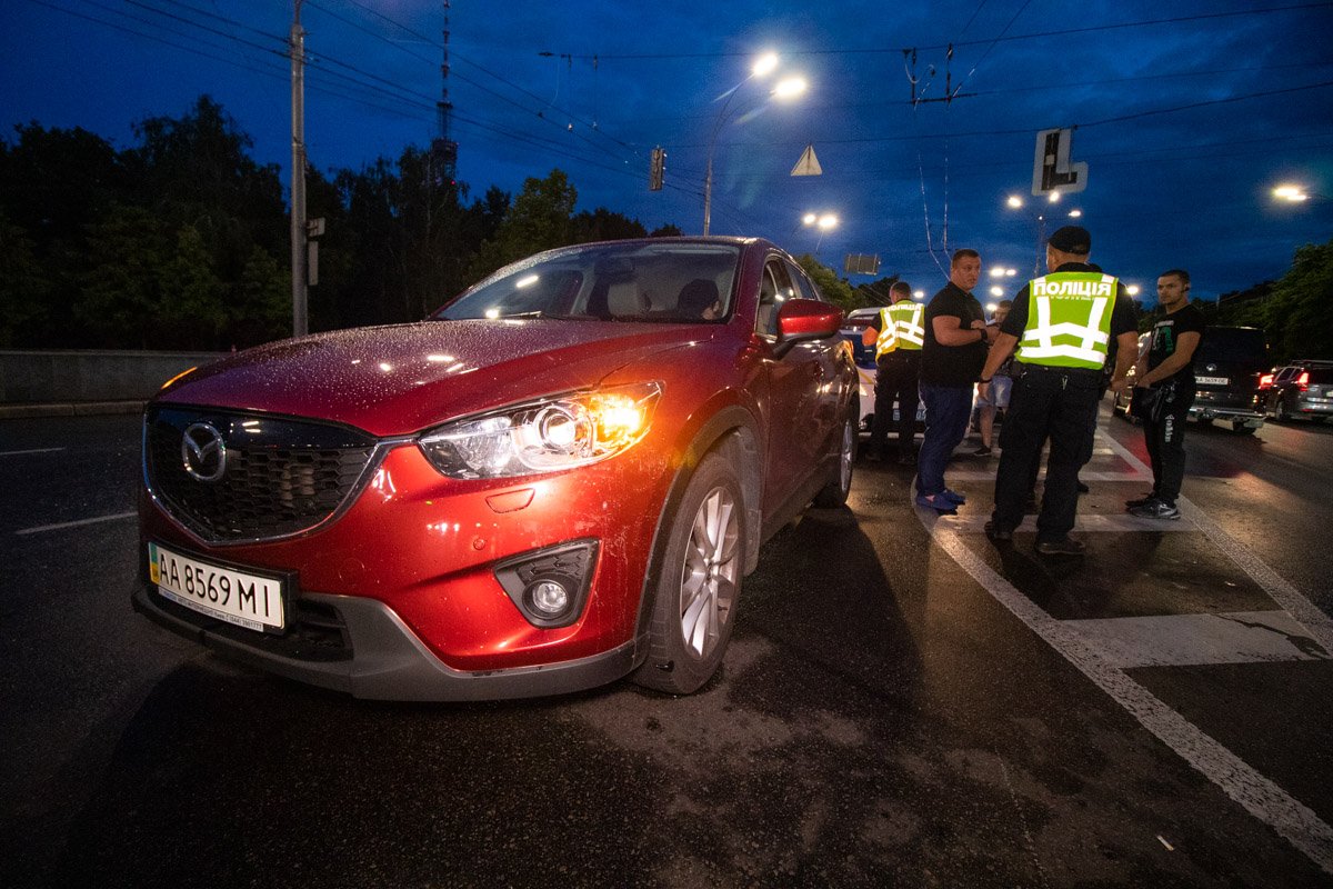 По пути BMW задел и Mazda По пути BMW задел и Mazda