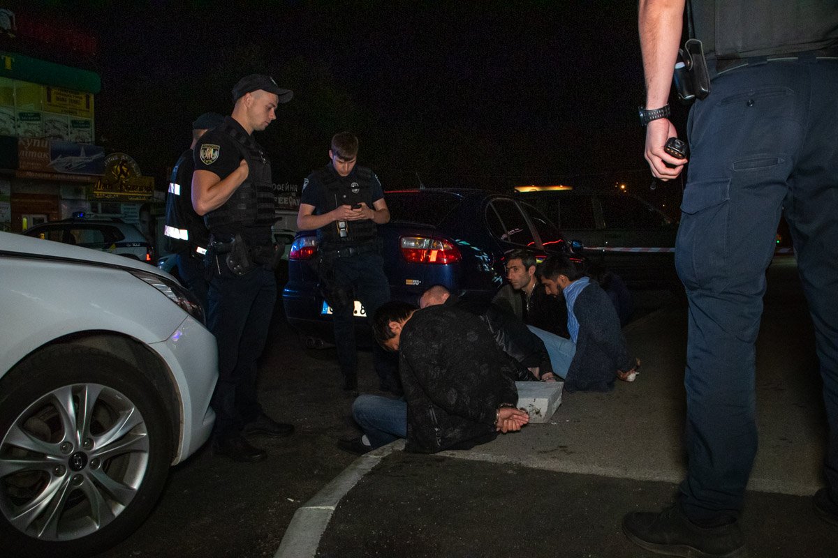 Группу подозреваемых задержали в Днепровском районе Группу подозреваемых задержали в Днепровском районе