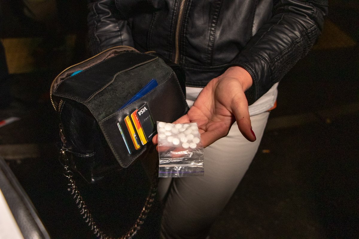 У пассажирок патрульные обнаружили вещества, похожие на наркотики У пассажирок патрульные обнаружили вещества, похожие на наркотики