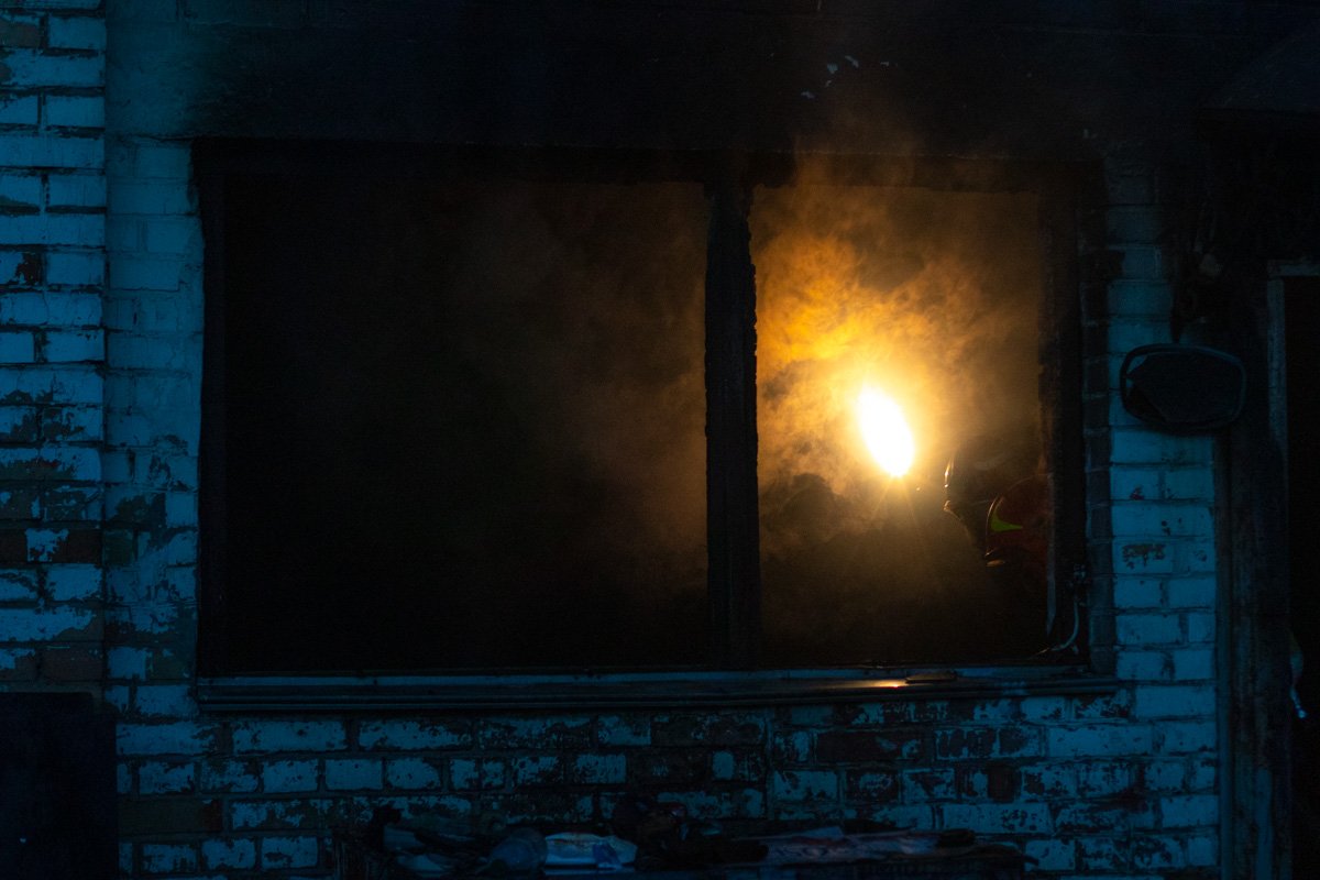 Горел цех на территории промзоны Горел цех на территории промзоны