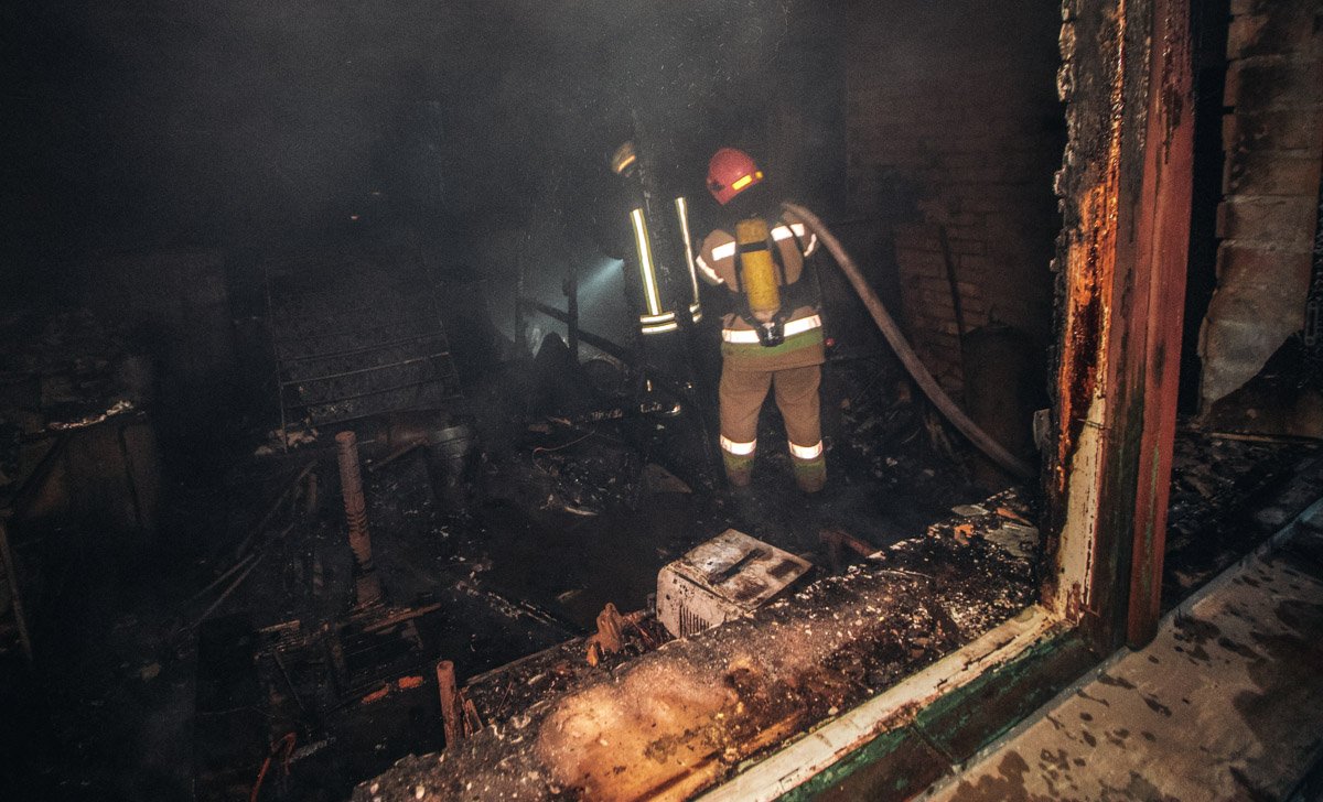 Во время пожара внутри прогремело два взрыва Во время пожара внутри прогремело два взрыва