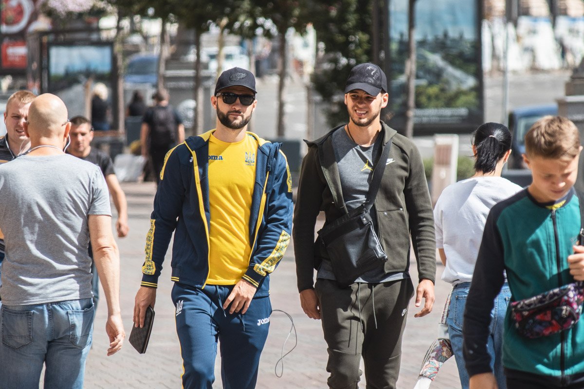 Где познакомиться с парнем? Ничего сложного- они все на улицах города! Просто будьте смелее.