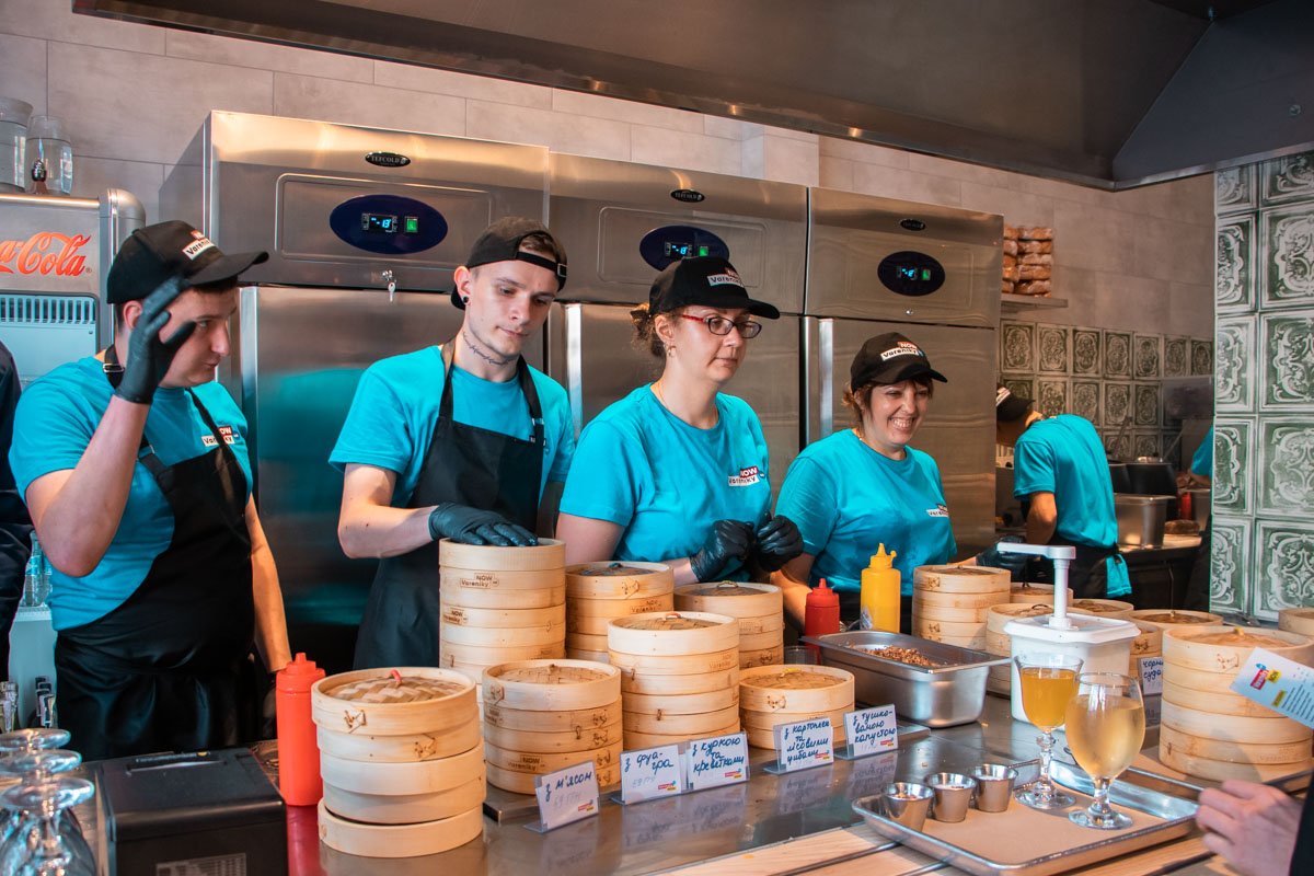 Персонал поможет вам определиться с блюдами и даст рекомендацию 