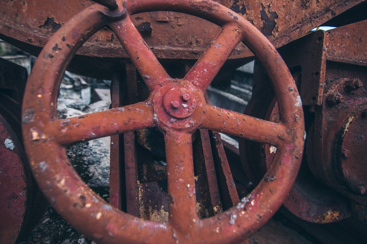 Сталь медленно покрывается ржавчиной Сталь медленно покрывается ржавчиной