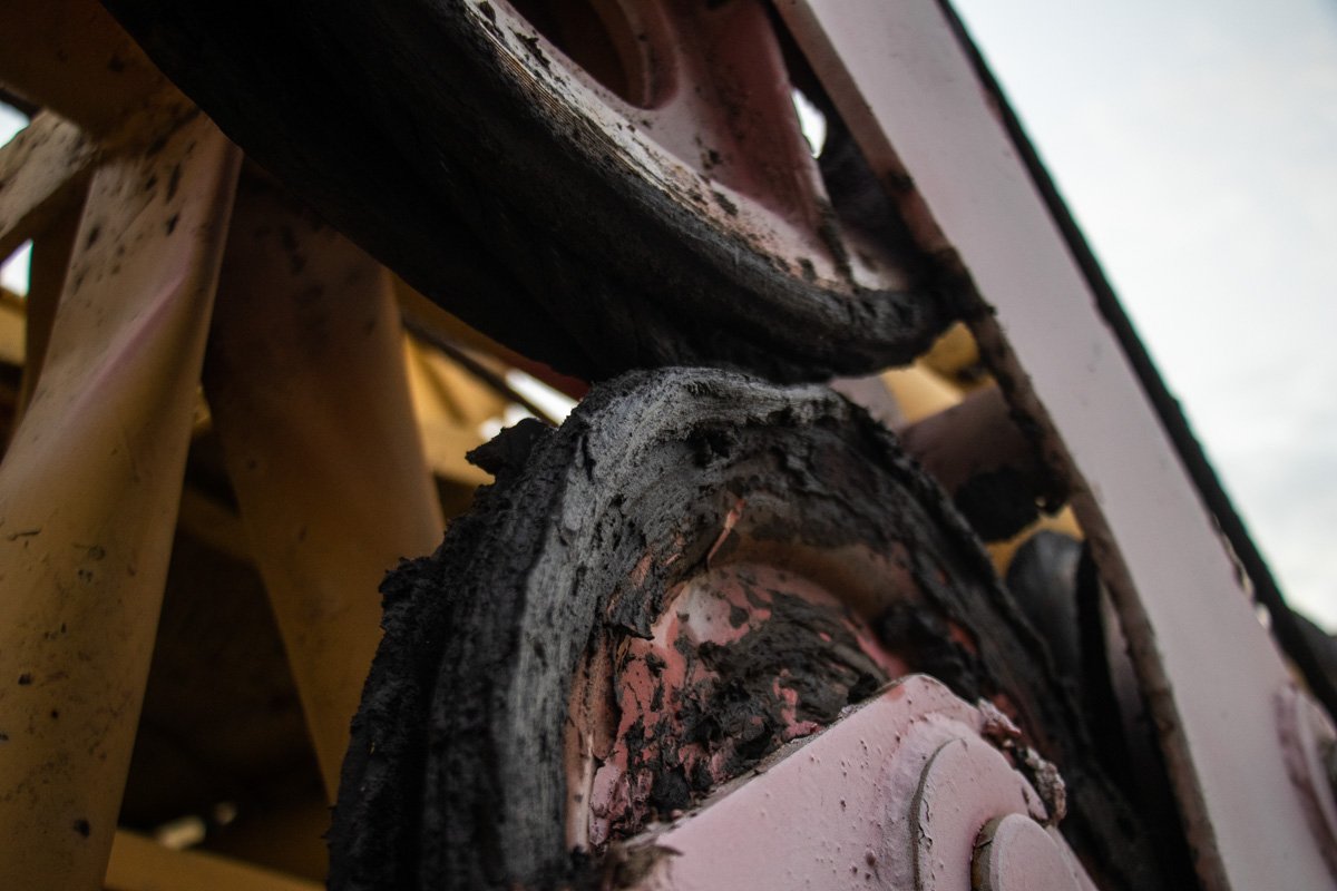 Старые, изношенные механизмы стальных гигантов Старые, изношенные механизмы стальных гигантов