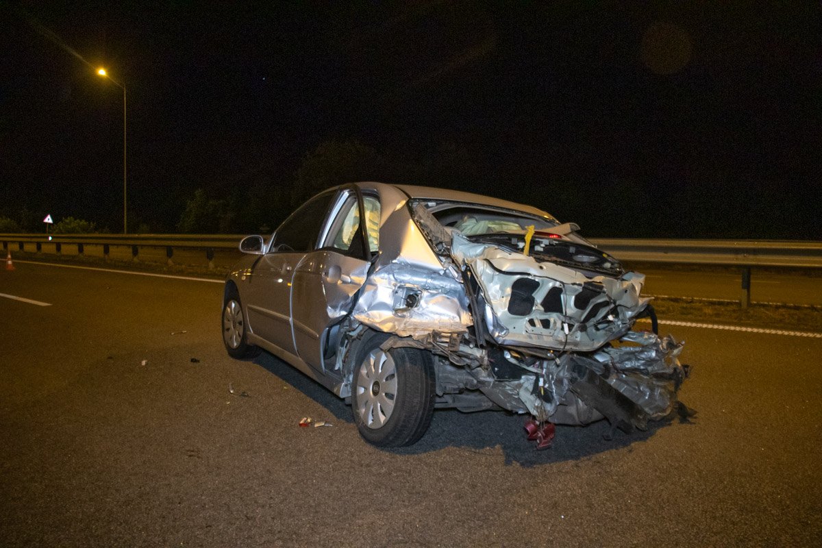 На Днепровском шоссе произошла авария с участием автомобилей Kia и Porsche 911 Carrera