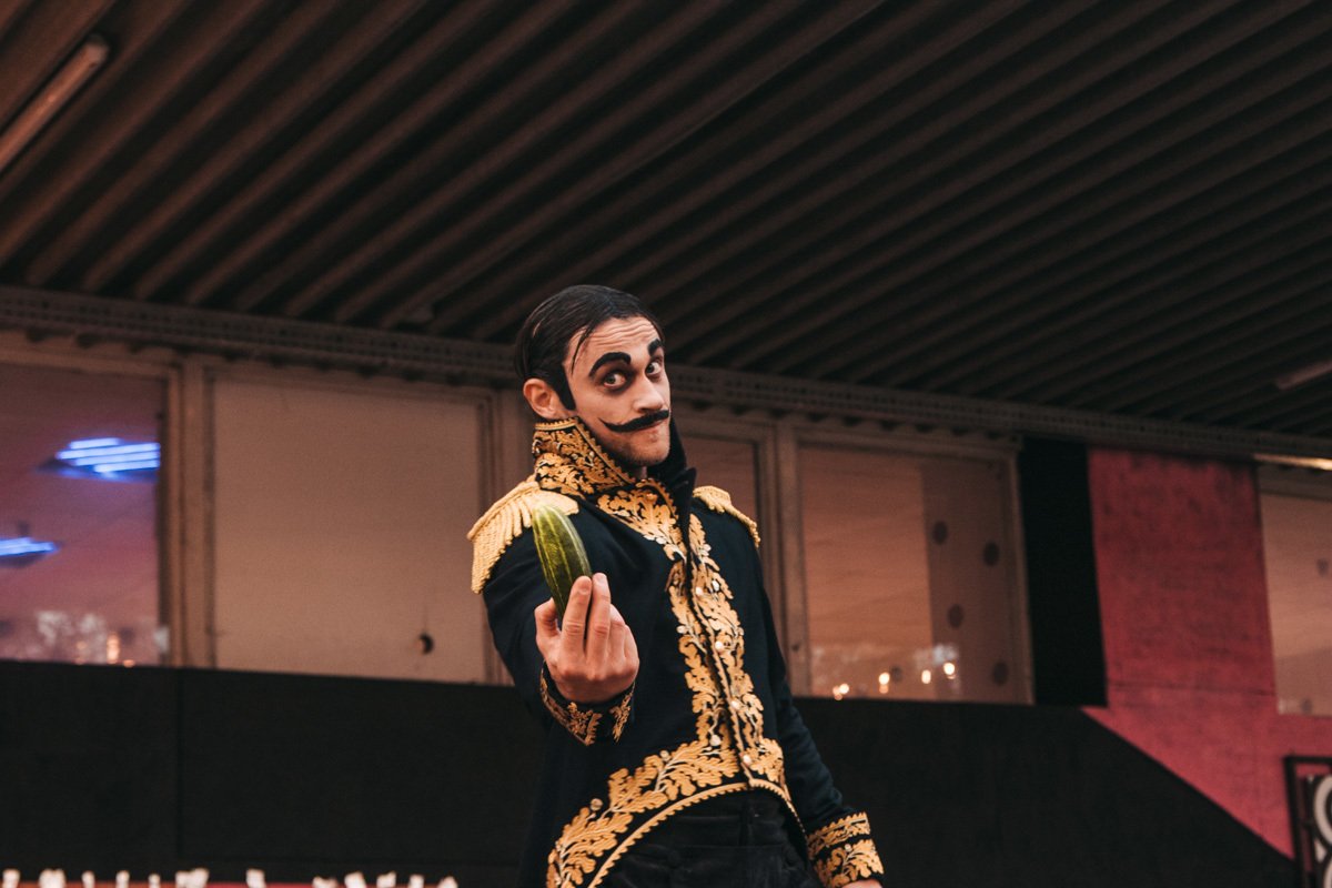 Побывать на Кураже можно стабильно раз в месяц и, казалось бы, если он проходит так часто, то нас уже ничем не удивить Побывать на Кураже можно стабильно раз в месяц и, казалось бы, если он проходит так часто, то нас уже ничем не удивить