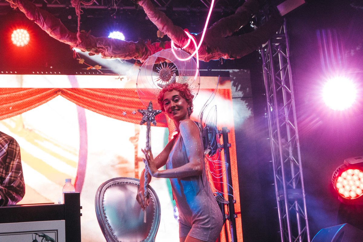 Но нет, у организаторов каждый раз удается создать просто нереальное шоу, другими словами назвать это нельзя Но нет, у организаторов каждый раз удается создать просто нереальное шоу, другими словами назвать это нельзя