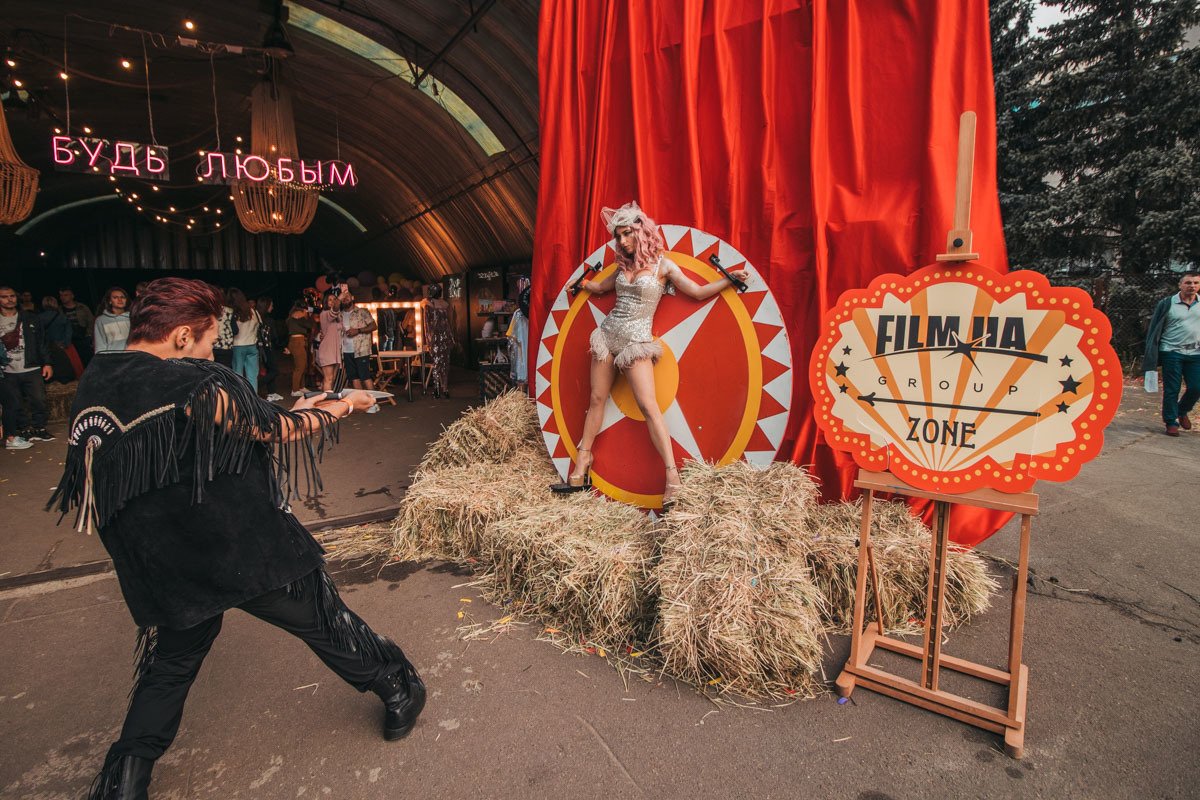 И данное шоу без остановки длится целых три дня И данное шоу без остановки длится целых три дня