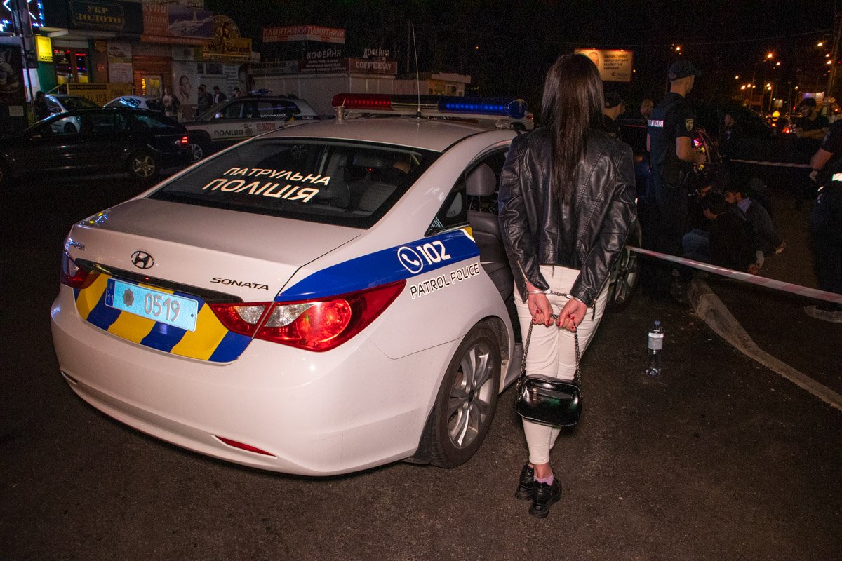 Несколько посетителей заведения "Каспий" на Оболони устроили перестрелку и скрылись, однако их удалось задержать 