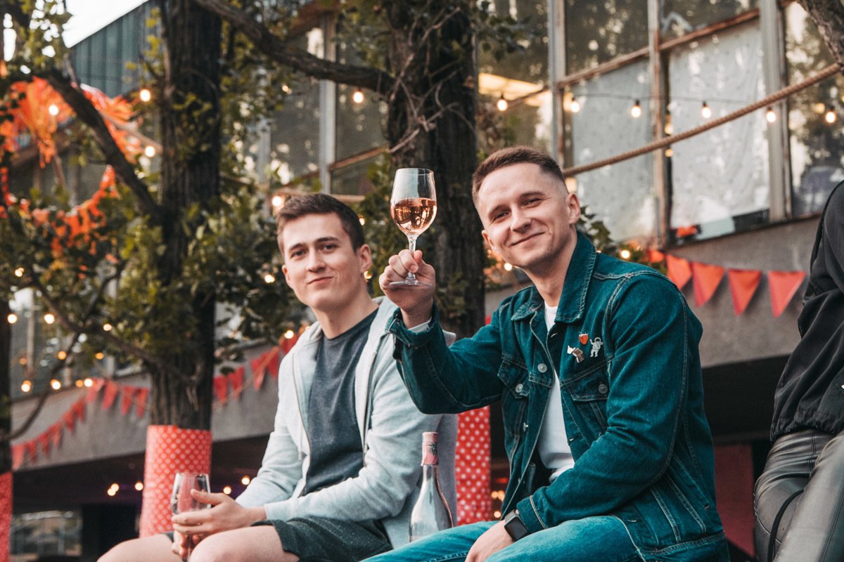 Выпьем за любооовь. Признайтесь, пропели эту фразу? Выпьем за любооовь. Признайтесь, пропели эту фразу?