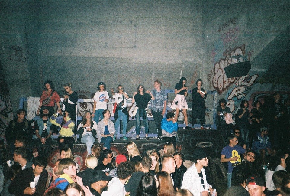 Ночная жизнь в Киеве настолько же насыщена, насколько и небезопасна Ночная жизнь в Киеве настолько же насыщена, насколько и небезопасна