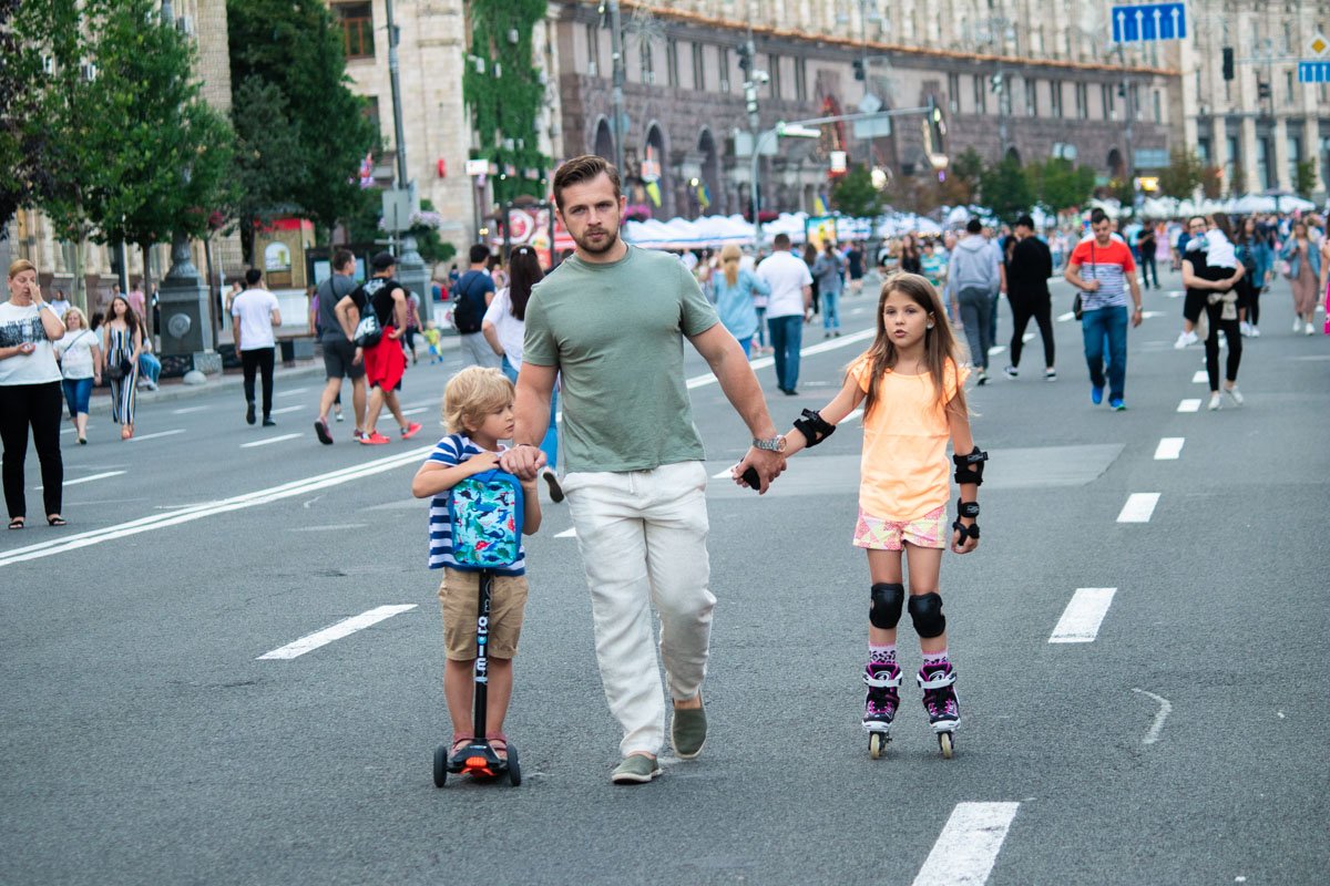 День молодежи - отличный повод выгулять детей День молодежи - отличный повод выгулять детей
