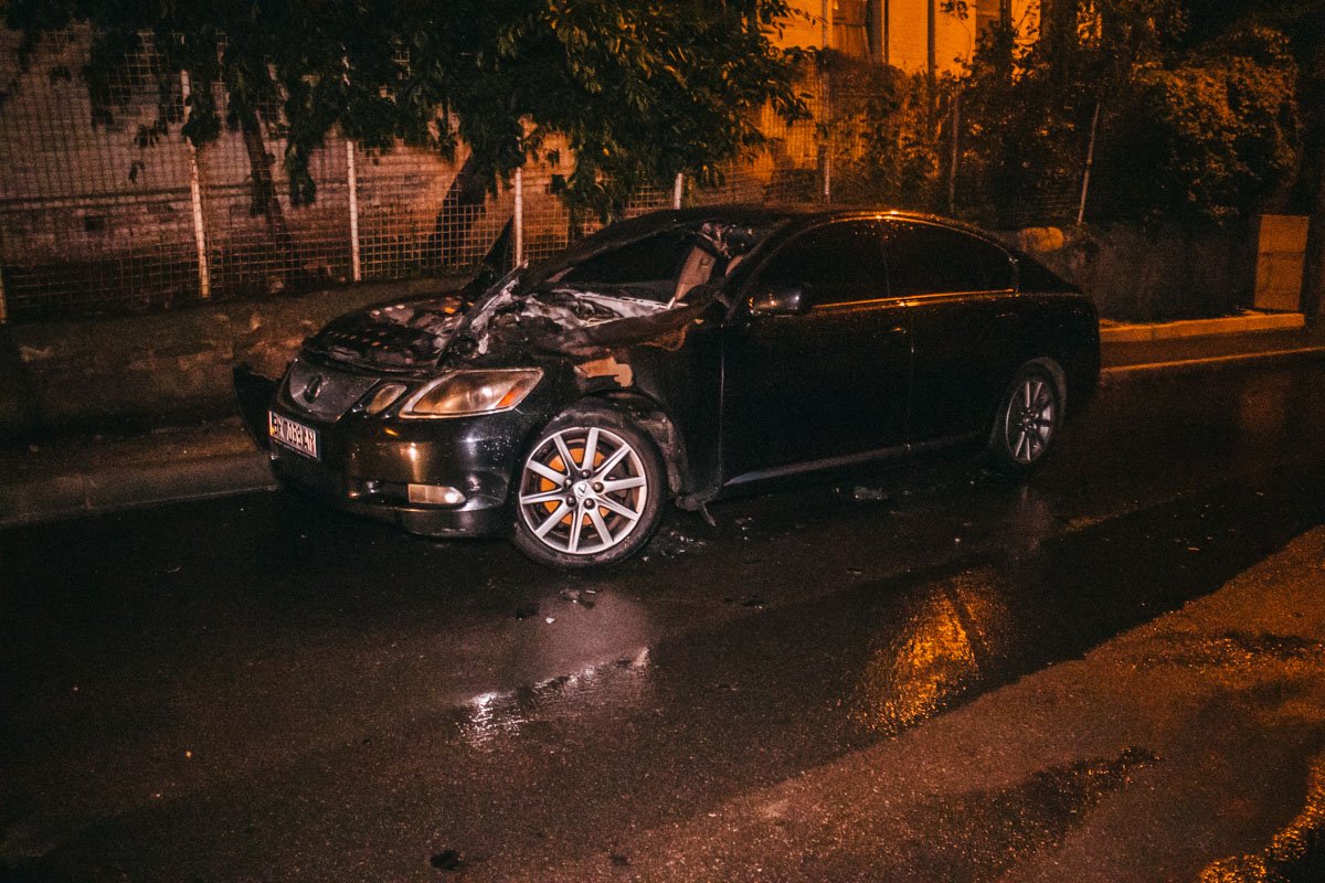 Правоохранители предполагают, что причиной пожара мог послужить взрыв