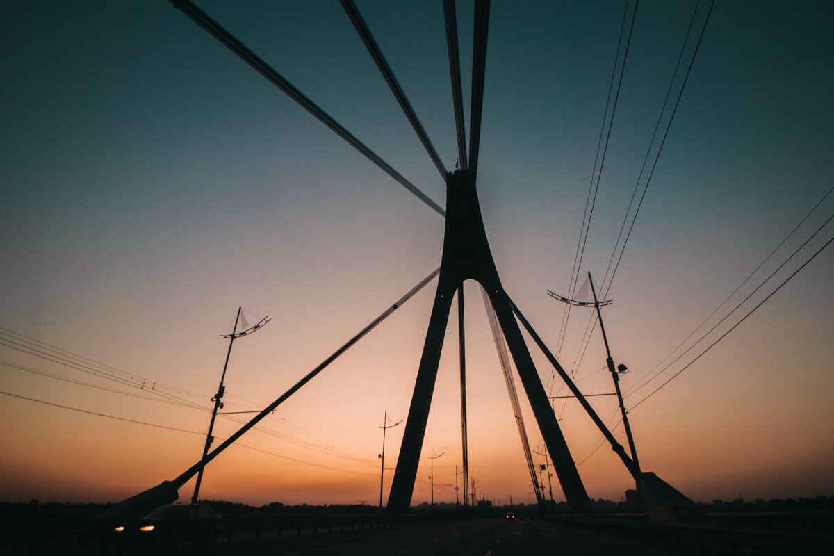 Эти очертания и завораживают и пугают одновременно