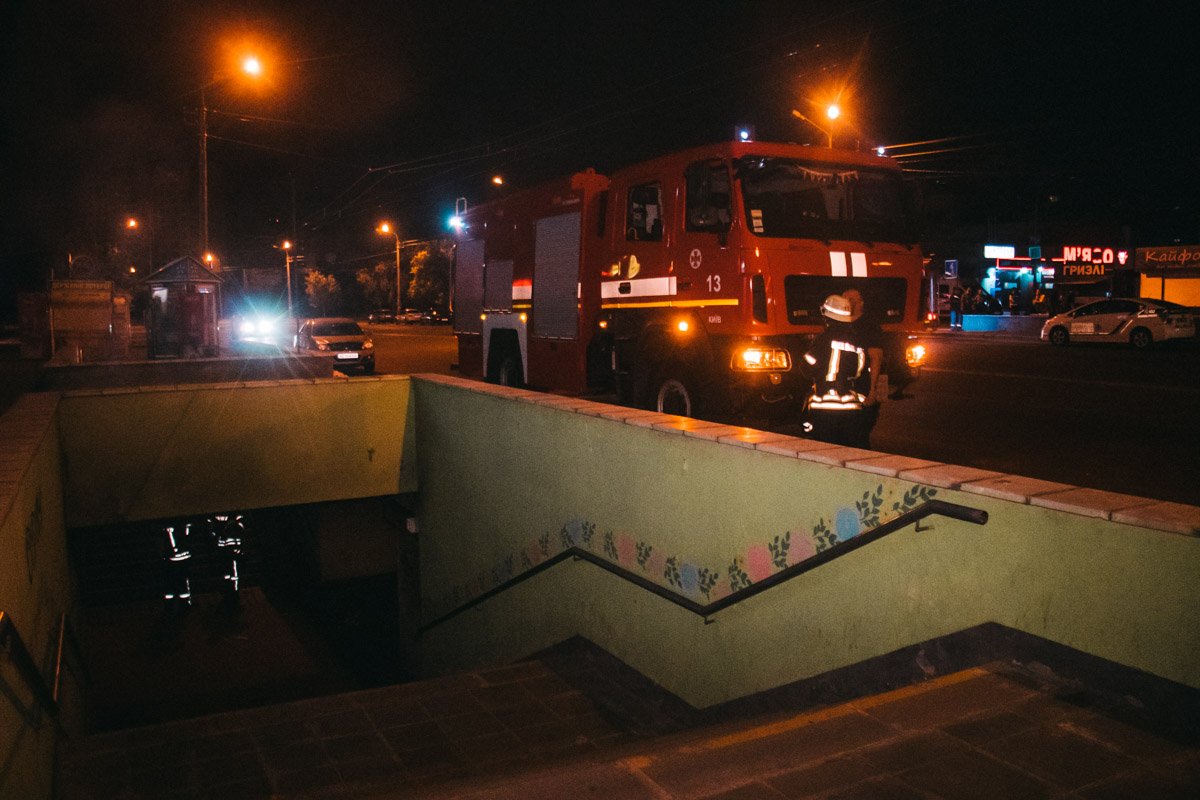 Ночью на Троещине случился пожар в подземном переходе