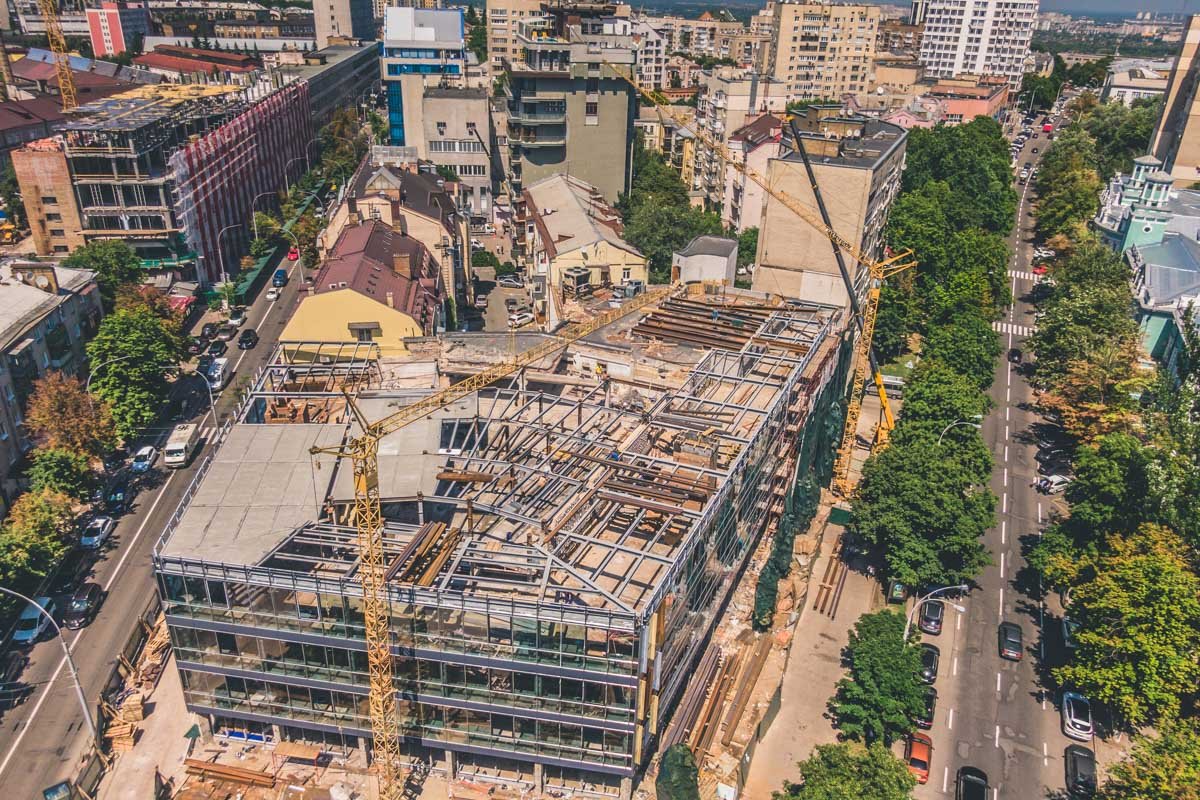 В Киеве реконструируют кинотеатр Зоряный В Киеве реконструируют кинотеатр Зоряный