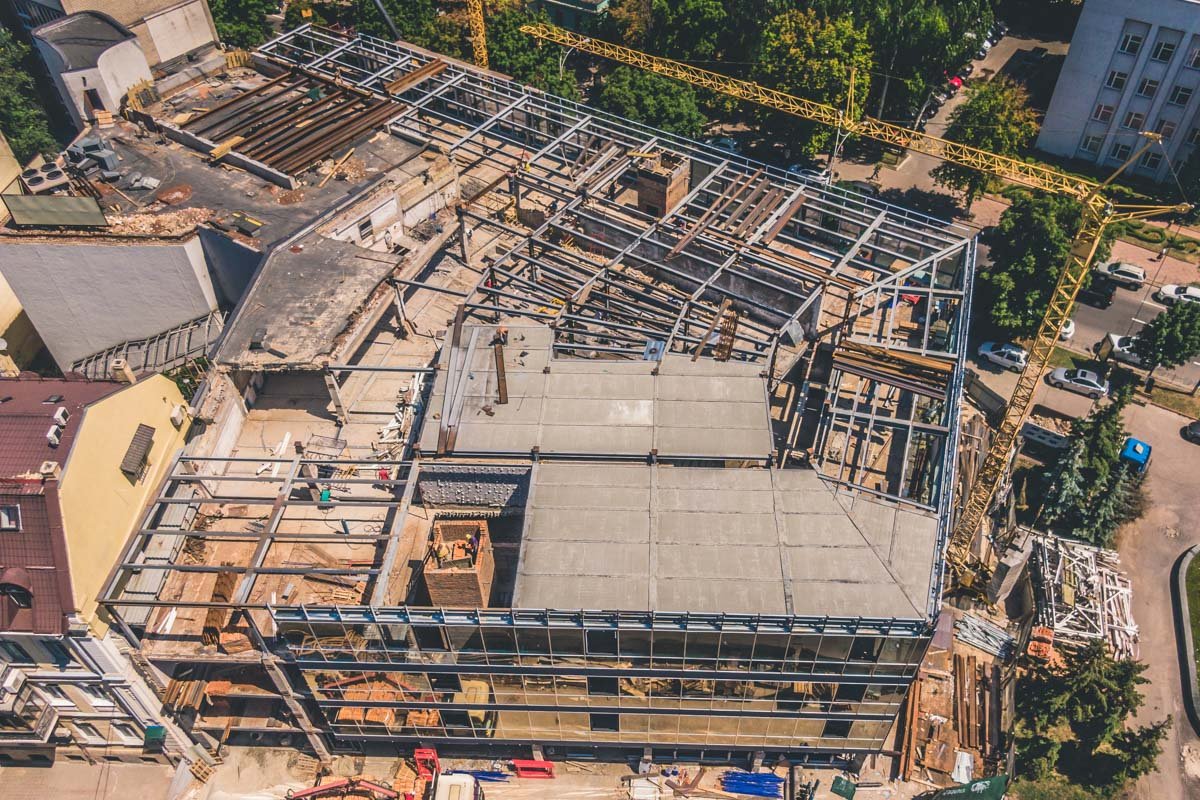 От старого фасада не осталось практически ничего От старого фасада не осталось практически ничего