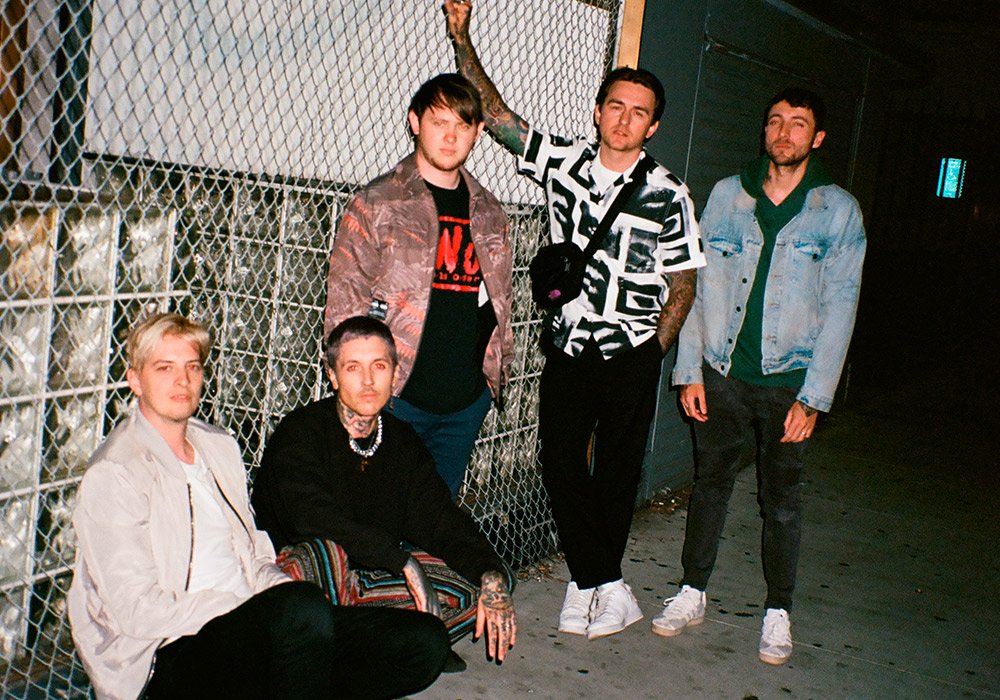 Из-за красавчиков Bring Me The Horizon в Киев везут несколько фур техники Из-за красавчиков Bring Me The Horizon в Киев везут несколько фур техники