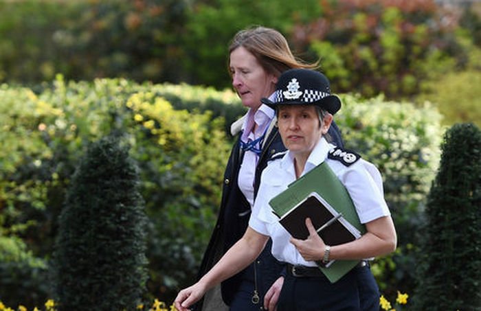 В саду дома в Лондоне нашли труп мужчины, который выпал из отсека шасси самолета В саду дома в Лондоне нашли труп мужчины, который выпал из отсека шасси самолета