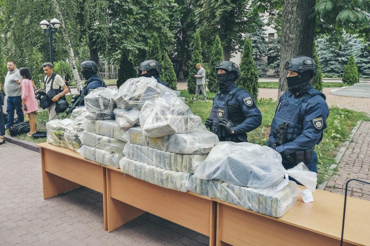 Правоохранители изъяли 400 килограмм кокаина Правоохранители изъяли 400 килограмм кокаина