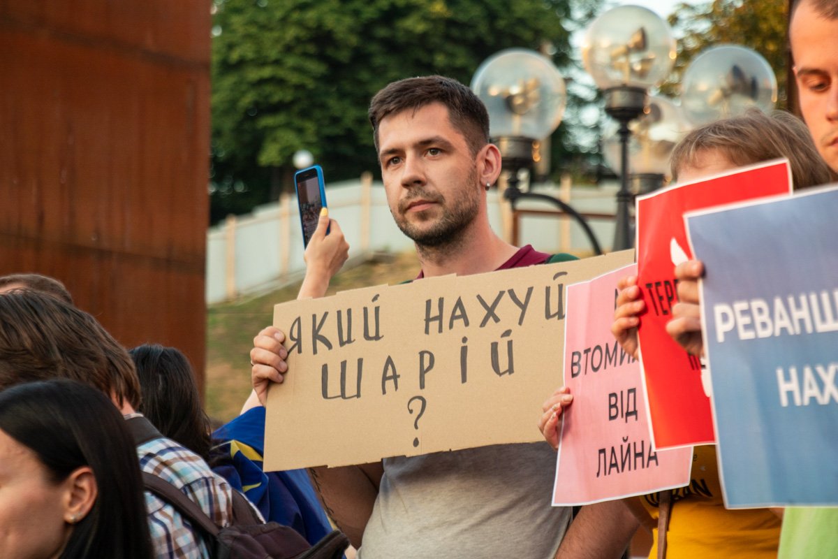 На плакатах люди были более категоричными На плакатах люди были более категоричными