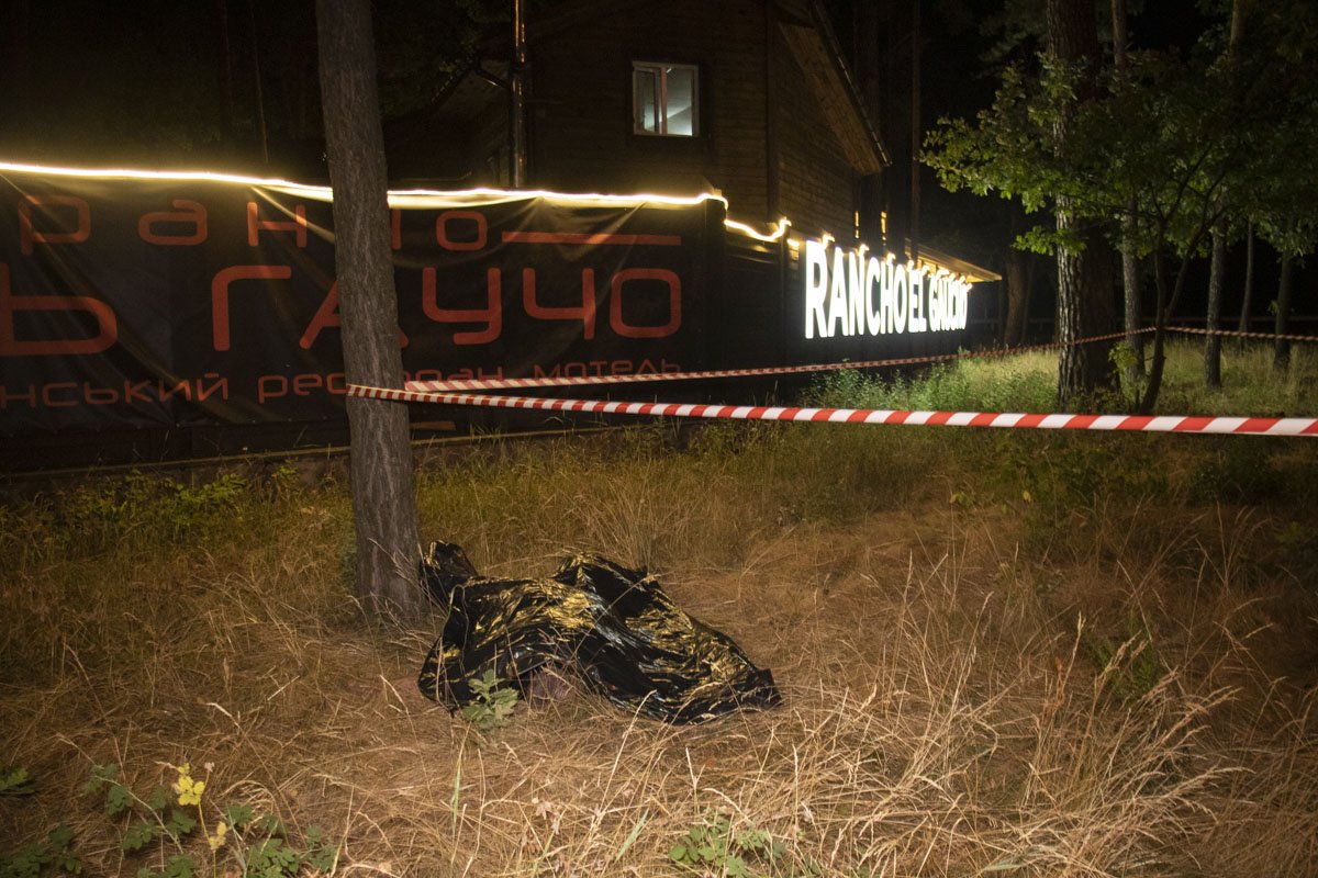 В результате столкновения погиб пешеход, который переходил дорогу на зеленый свет светофора