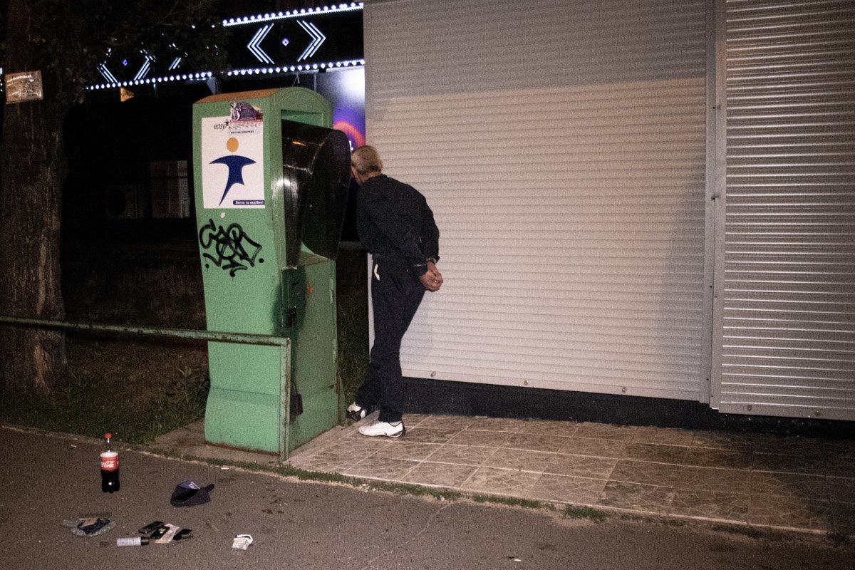 На пересечении бульвара Перова и улицы Стальского активисты задержали мужчину На пересечении бульвара Перова и улицы Стальского активисты задержали мужчину