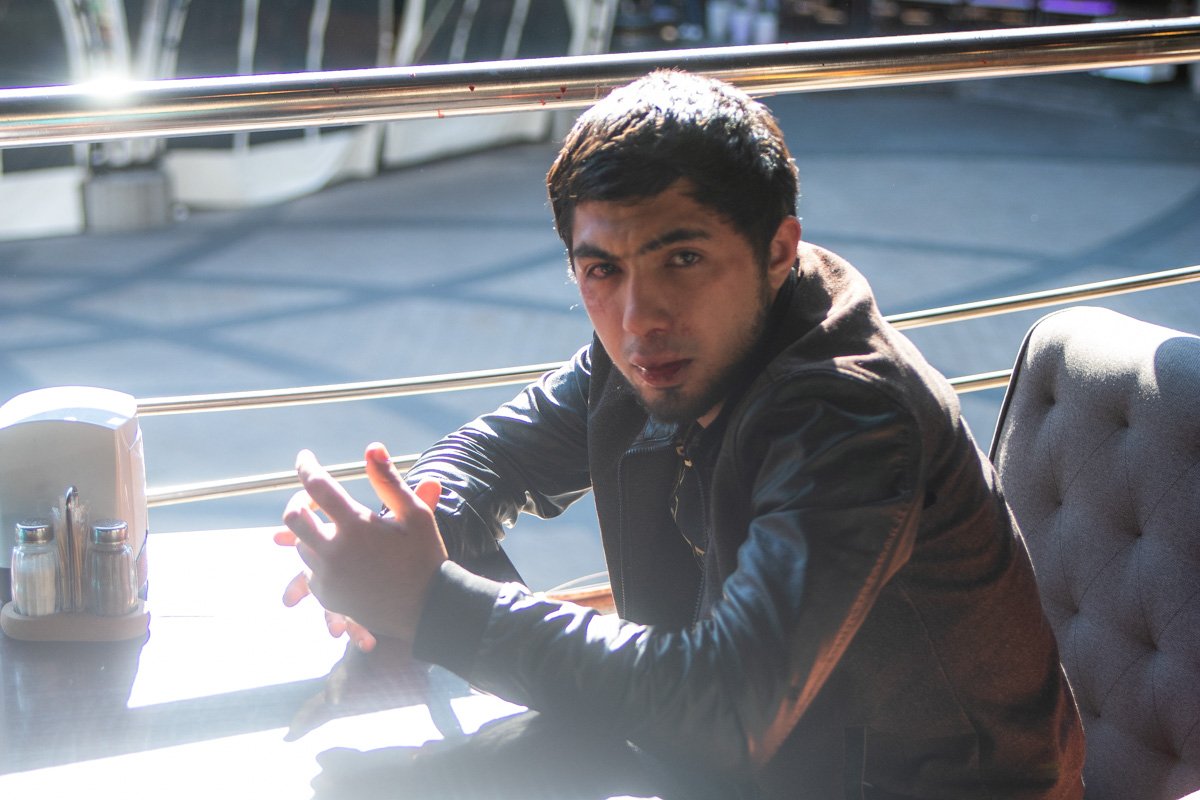 В этот момент подошла охрана и попросила внести необходимую сумму. Начался конфликт, который перерос в драку