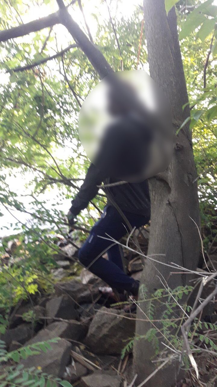 В Киеве на берегу реки повесился мужчина