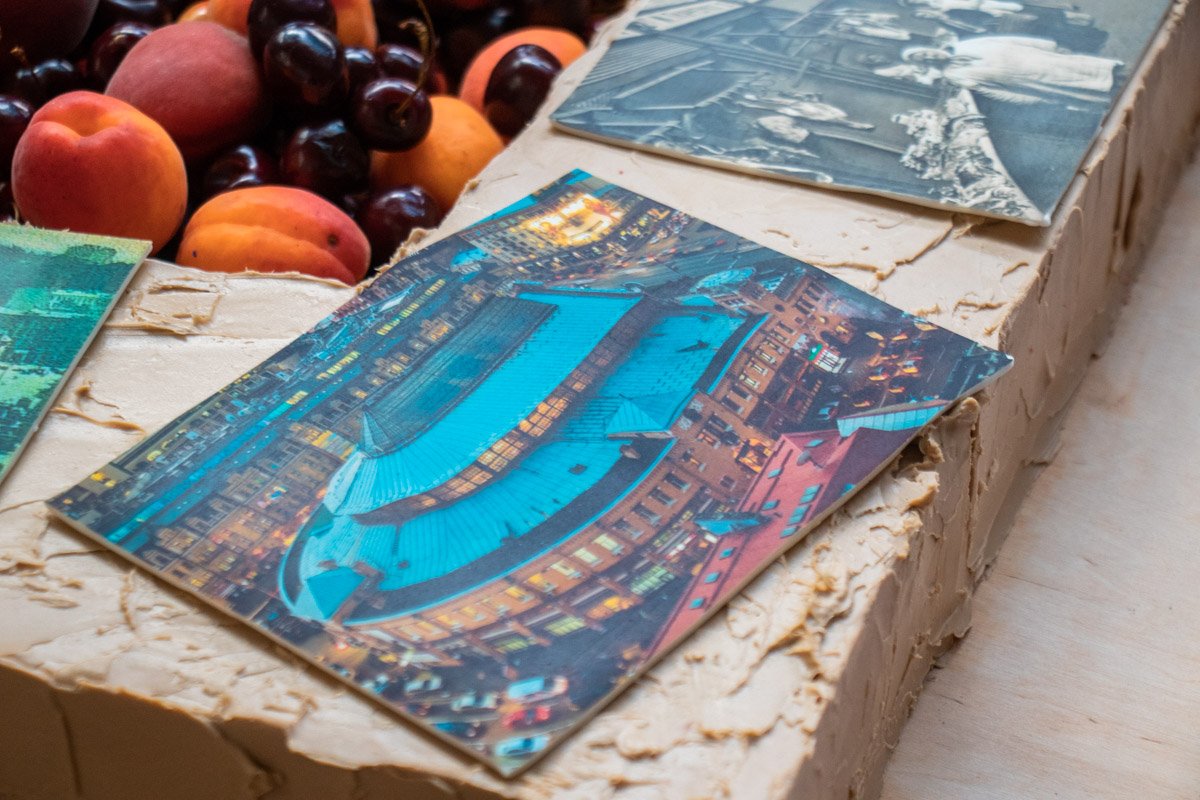 Торт был со съедобными фотографиями