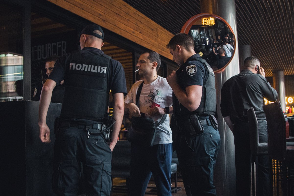 В результате на место прибыли полицейские