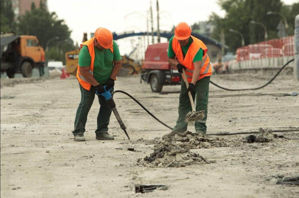 По словам Виталия Кличко, чтобы поскорее завершить ремонт коммунальщики работают почти круглосуточно По словам Виталия Кличко, чтобы поскорее завершить ремонт коммунальщики работают почти круглосуточно
